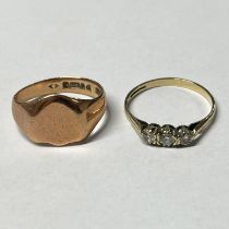 9CT GOLD SIGNET RING & 9CT GOLD 3-STONE RING - 5.