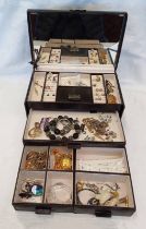 JASPER CONRAN JEWELLERY BOX & CONTENTS OF VARIOUS COSTUME JEWELLERY INCLUDING RINGS, BROOCHES,