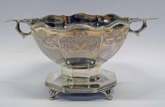 SILVER 2 HANDLED BOWL WITH ENGRAVED DECORATION ON 4 SPREADING SUPPORTS, LONDON 1956 - 13.