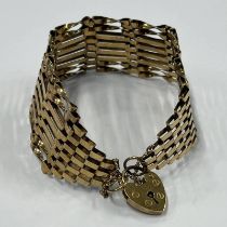 9CT GOLD GATE BRACELET - 17.