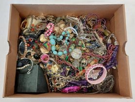 LARGE SELECTION OF VARIOUS COSTUME JEWELLERY INCLUDING NECKLACES, BANGLES,