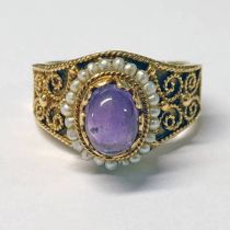 9CT GOLD AMETHYST & PEARL SET RING, THE OVAL CABOCHON AMETHYST SET WITHIN A SURROUND OF SEED PEARLS,