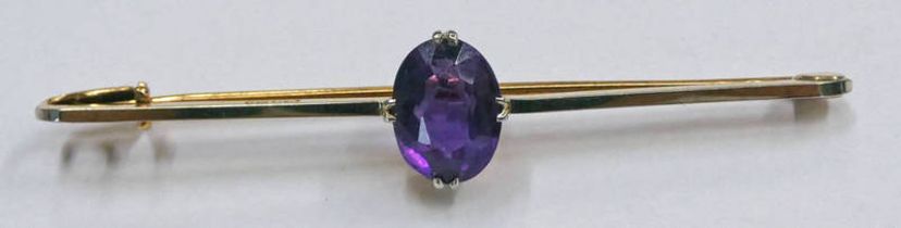 EARLY 20TH CENTURY 9CT & 18CT GOLD AMETHYST SET BAR BROOCH, MARKED 9C18W - 5.