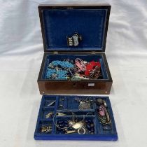 19TH CENTURY ROSEWOOD JEWELLERY BOX & CONTENTS OF DESIGNER RING, MONOGRAM BROOCH, VARIOUS NECKLACES,