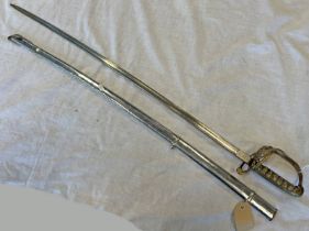 VICTORIAN CADET SWORD WITH 77CM LONG SLIGHTLY CURVED STEEL BLADE WITH ITS BRASS HILT WITH ROYAL