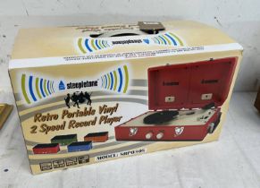 RETRO PORTABLE VINYL 2 SPEED RECORD PLAYER IN BOX