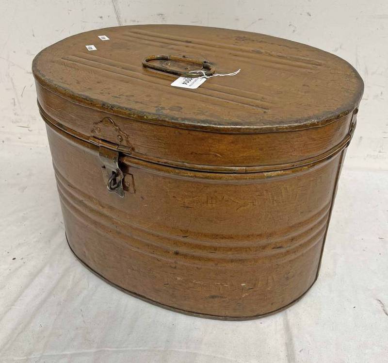 HAT TIN WITH LATCH AND HANDLE, 43 CM ACROSS AND 29.