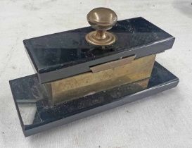 EARLY 20TH CENTURY BRASS & BLACK HARDSTONE DESKTOP STAMP HOLDER WITH FITTED INTERIOR,