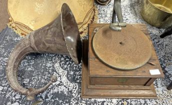 ZONOPHONE PLAYER WITH HORN