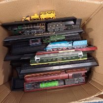 SELECTION OF VARIOUS STATIC OO GAUGE LOCOMOTIVES INCLUDING CLASS 8P DUCHESS NO 6220 CORONATION,