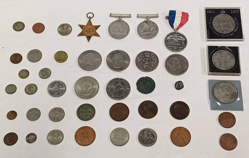 SELECTION OF VARIOUS COINS & MEDALS TO INCLUDE COMMEMORATIVE CROWNS, WWII MEDAL TRIO,