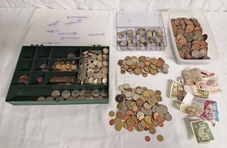 SELECTION OF VARIOUS WORLD COINS & BANKNOTES TO INCLUDE MOSTLY UK ISSUES UP TO HALF CROWNS,