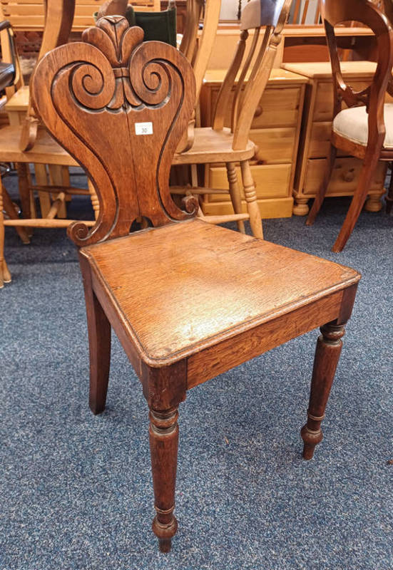 19TH CENTURY OAK HALL CHAIR WITH DECORATIVE CARVED BACK ON TURNED SUPPORTS