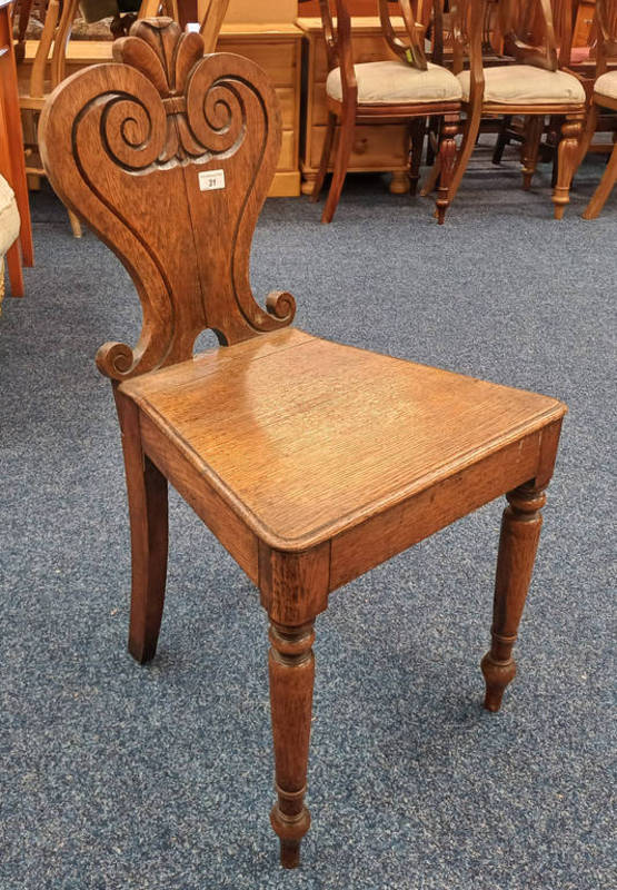 19TH CENTURY OAK HALL CHAIR WITH DECORATIVE CARVED BACK ON TURNED SUPPORTS