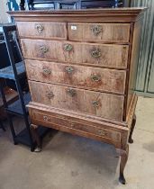 19TH CENTURY MAHOGANY TALLBOY WITH DECORATIVE FEATHER -BANDING & 2 SHORT OVER 3 LONG DRAWERS ON