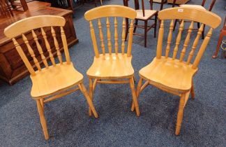 SET OF 3 OAK SPINDLE BACK KITCHEN CHAIRS ON TURNED SUPPORTS