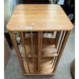 OAK REVOLVING BOOKCASE 76 CM TALL X 45 CM WIDE Condition Report: The lot has use