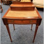 20TH CENTURY MAHOGANY LADIES WRITING DESK WITH GALLERY WITH LIFT-LID TOP OVER SINGLE DRAWER ON