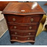 20TH CENTURY SMALL MAHOGANY 4 DRAWER CHEST WITH SERPENTINE FRONT ON BRACKET SUPPORTS.