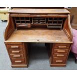 20TH CENTURY OAK ROLL TOP PEDESTAL DESK WITH FITTED INTERIOR & 6 DRAWERS