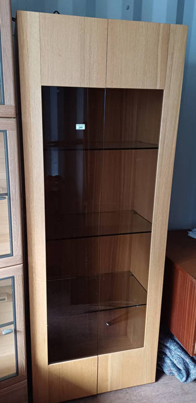 OAK DISPLAY CABINET WITH 2 GLAZED PANEL DOORS OPENING TO SHELVED INTERIOR.