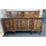 EARLY 20TH CENTURY MAHOGANY RAIL BACK SIDEBOARD WITH 3 CENTRALLY SET DRAWERS FLANKED BY 2 PANEL