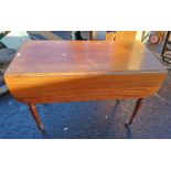 19TH CENTURY MAHOGANY PEMBROKE TABLE WITH SINGLE DRAWER ON TURNED SUPPORTS.