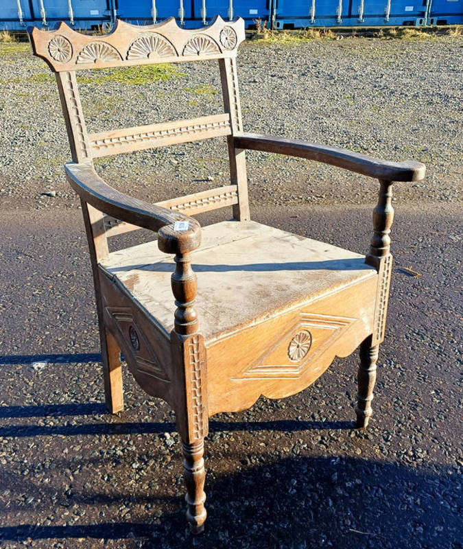 19TH CENTURY OAK OPEN ARMCHAIR WITH CARVED DECORATION ON TURNED SUPPORTS Condition