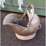 EARLY 20TH CENTURY BRASS & COPPER HELMET COAL SCUTTLE