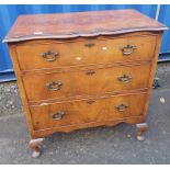 20TH CENTURY CROSSBANDED WALNUT CHEST OF DRAWERS WITH SHAPED TOP & 3 DRAWERS ON SHORT QUEEN ANNE