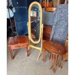 NEST OF 3 OVAL TOPPED MAHOGANY TABLES,