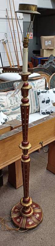 PAINTED RED & GILT STANDARD LAMP WITH DECORATIVE REEDED COLUMN ON CIRCULAR BASE