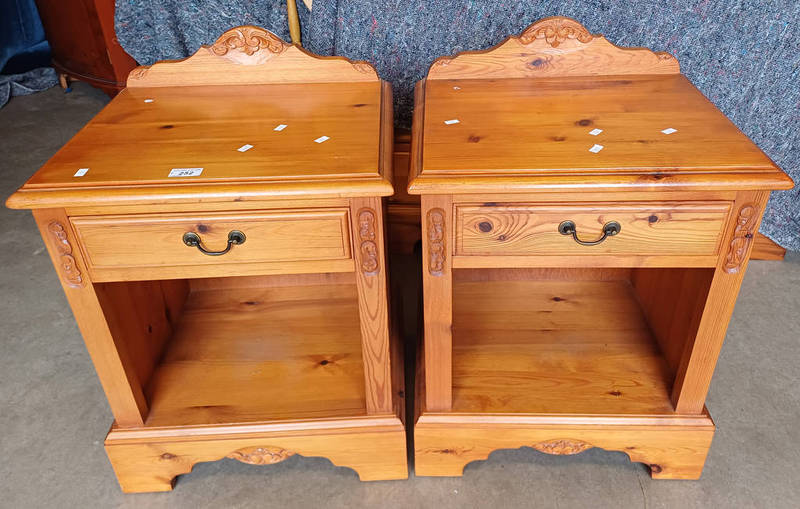 PAIR OF PINE SINGLE DRAWER BEDSIDE TABLES ON BRACKET SUPPORTS.