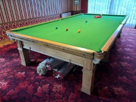 20TH CENTURY OAK FRAMED 5 SLATE BED SNOOKER TABLE ON SQUARE SUPPORTS,
