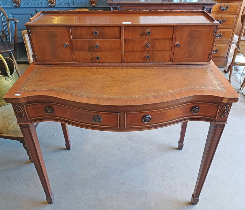 20TH CENTURY INLAID MAHOGANY WRITING DESK WITH GALLERY WITH 6 CENTRALLY SET DRAWERS FLANKED BY 2