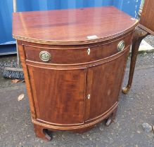 19TH CENTURY MAHOGANY BOW FRONT CABINET WITH SINGLE DRAWER OVER 2 PANEL DOORS.