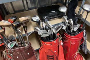 3 SETS OF GOLF CLUBS IN GOLF BAGS TO INCLUDE WILSON X31 IRONS, SLAZENGER, XTC IRON,