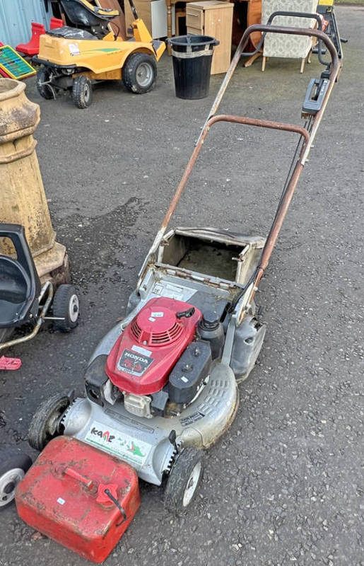 HONDA PETROL LAWN MOWER Condition Report: The lot is in used condition with some