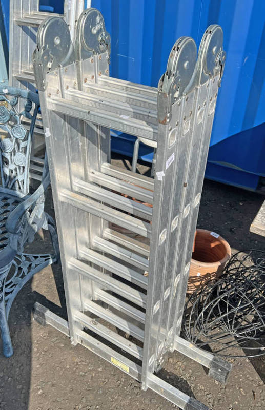 FOLDING LADDER