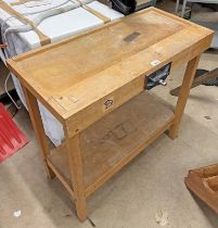 WOOD WORKING BENCH