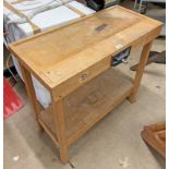 WOOD WORKING BENCH