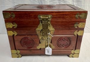 ORIENTAL HARDWOOD JEWELLERY BOX WITH BRASS FIXTURES AND LIFT UP TOP AND 2 DOORS,