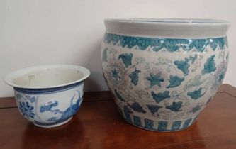 BLUE & WHITE ORIENTAL JARDINIERE WITH FLORAL DECORATION 26CM TALL,