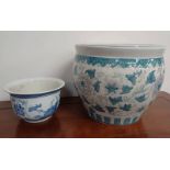 BLUE & WHITE ORIENTAL JARDINIERE WITH FLORAL DECORATION 26CM TALL,