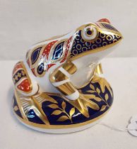 ROYAL CROWN DERBY IMARI PATTERN FROG PAPERWEIGHT WITH SILVER STOPPER