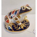 ROYAL CROWN DERBY IMARI PATTERN FROG PAPERWEIGHT WITH SILVER STOPPER