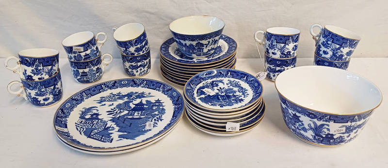 SELECTION OF BLUE & WHITE ROYAL WORCESTER TEAWARE