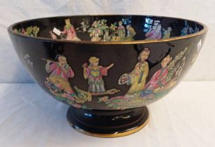 BLACK ORIENTAL FRUIT BOWL WITH FIGURAL DECORATION,