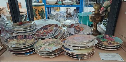 LARGE SELECTION OF PORCELAIN PLATES,