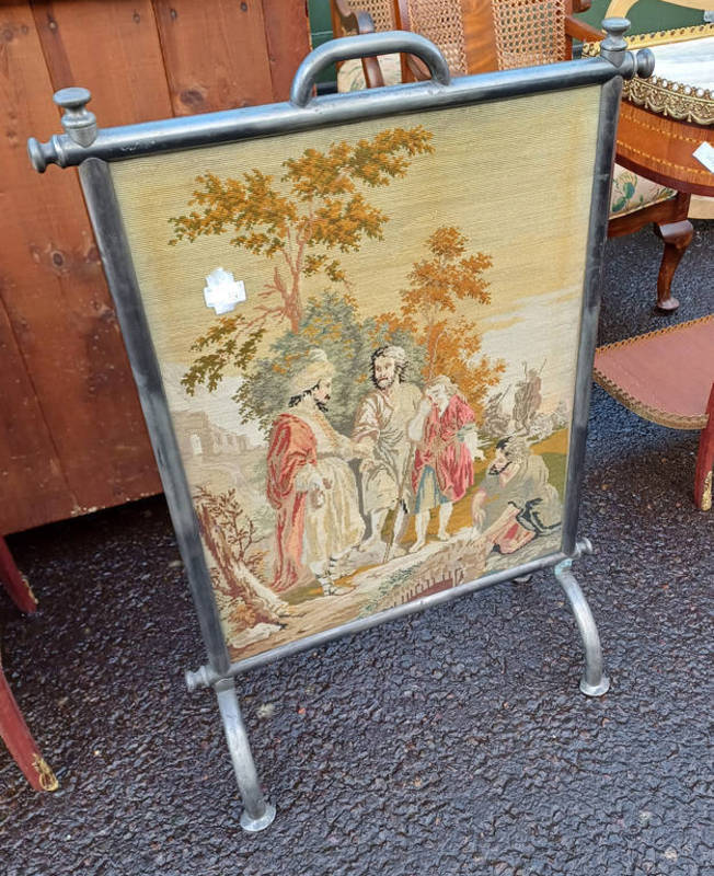 METAL FRAMED FIRE SCREEN WITH DECORATIVE CLASSICAL SCENE TAPESTRY - 92 CM TALL